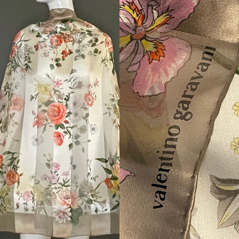 Lovely Valentino Garavani Silk Scarf Floral 34 In Excellent Condition